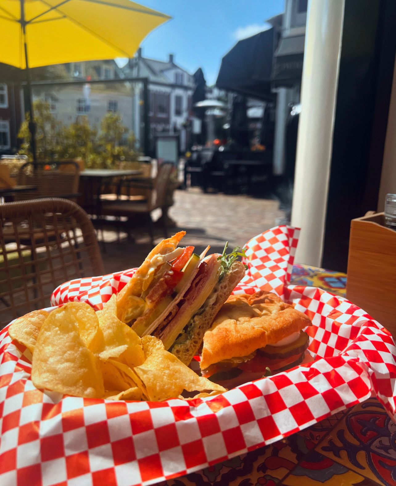 Evi Deli from the inside